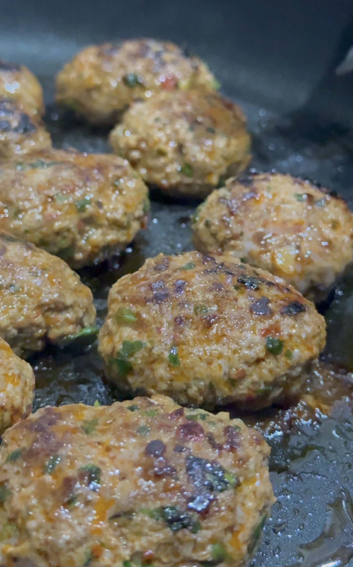 Hausgemachte Köfte in der Pfanne