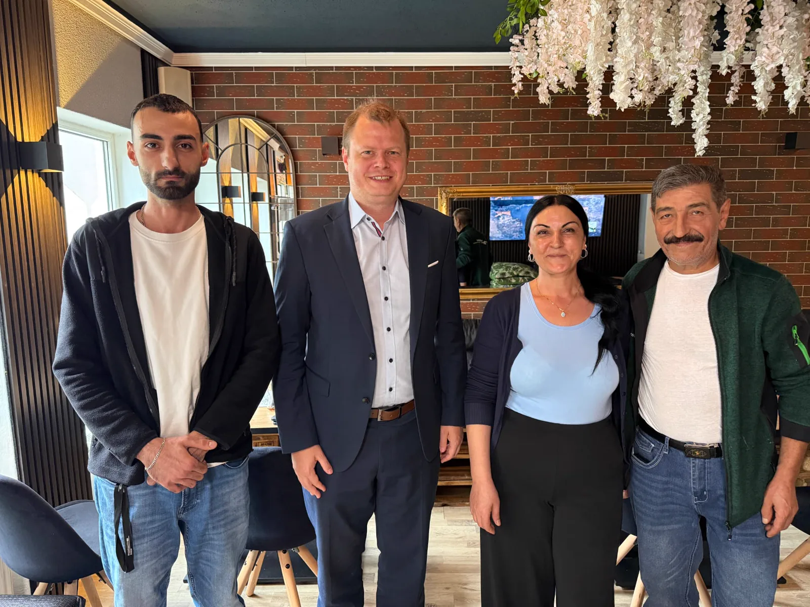 Oberbürgermeister Michael Salomo mit Gastgebern bei seinem Besuch im Kapadokya Heidenheim am 9. September 2026